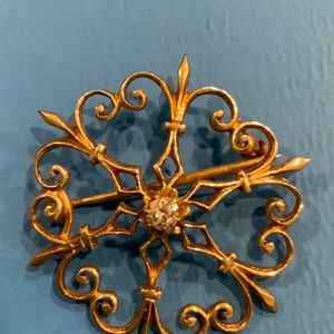 14k gold pin with center diamond